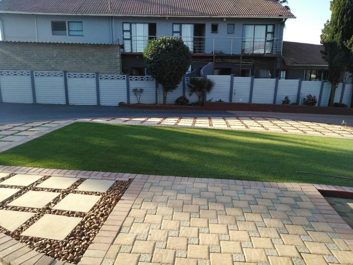 On Hill Lodge Bloemfontein Exterior photo